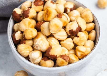 چگونه فندق خام را بوداده و شور کنیم؟ (راهنمای کامل و حرفه‌ای)