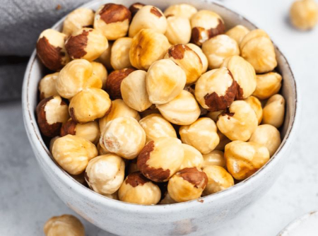 چگونه فندق خام را بوداده و شور کنیم؟ (راهنمای کامل و حرفه‌ای)