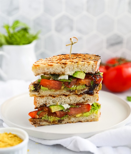 مراحل درست کردن پانینی کاپرزه گیاهی