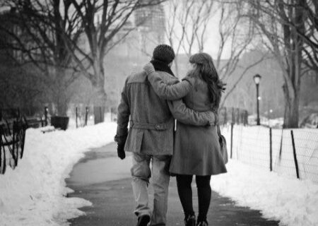 مجموعه‌ای از کپشن‌های عاشقانه و رمانتیک برای روزهای برفی