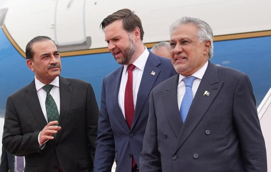 ترامپ: معاون من، ونس، و تیم مذاکره کننده ما در راه هستند و ظرف چند ساعت به اسلام آباد خواهند رسید
