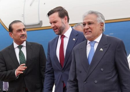 ترامپ: معاون من، ونس، و تیم مذاکره کننده ما در راه هستند و ظرف چند ساعت به اسلام آباد خواهند رسید