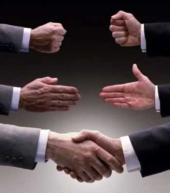 مدل دست دادن تان در موردتان چه می گوید؟