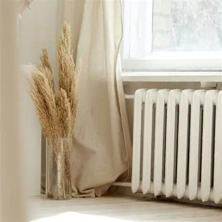 شوفاژ زیر پنجره: آیا واقعاً پرده را می‌سوزاند؟ پاسخ علمی و راه‌حل‌های ساده
