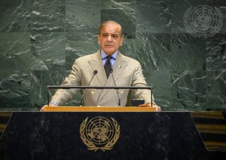 نخست وزیر پاکستان: تنگه هرمز و باب المندب باید باز بمانند